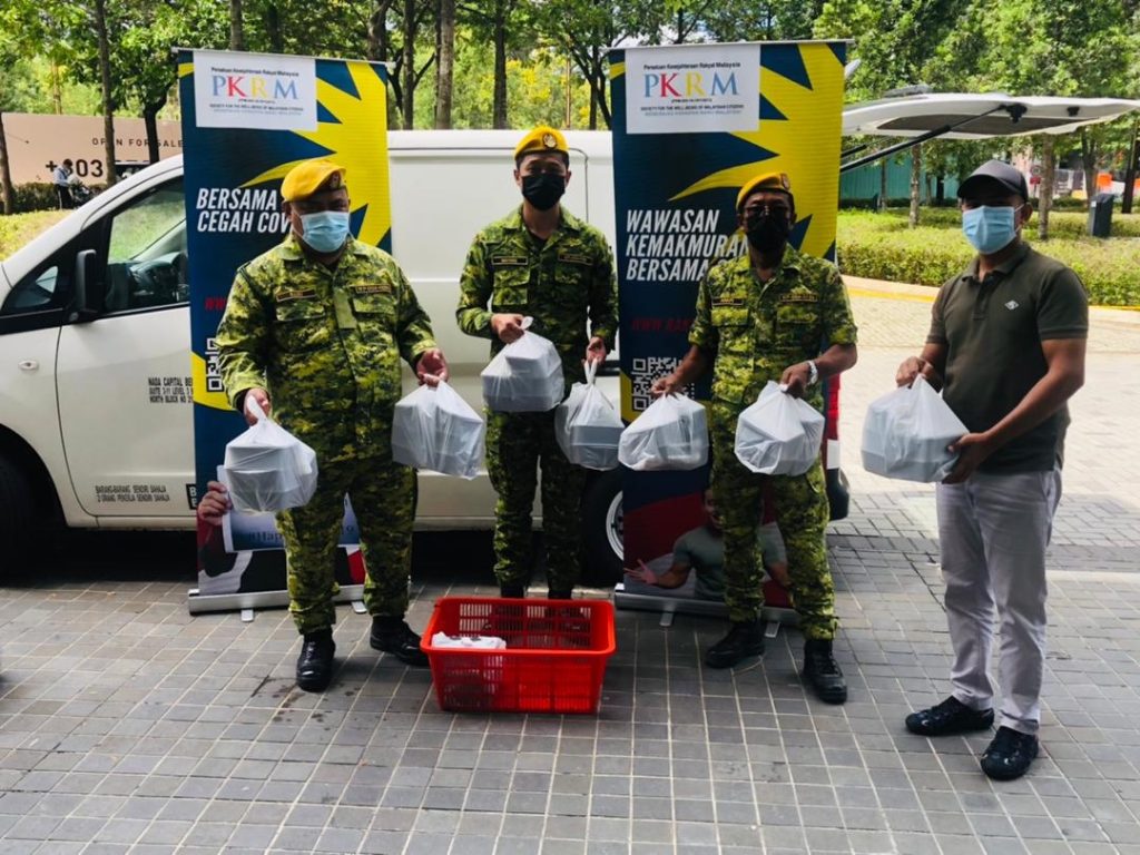 PENGHARGAAN BUAT PETUGAS BARISAN HADAPAN , ANDA SEMUA HERO KAMI !