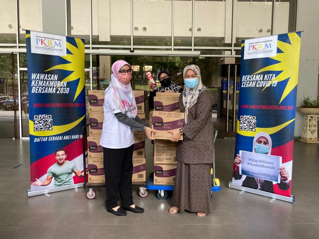 5 PUSAT PEMBERIAN VAKSIN (PPV) TERIMA SUMBANGAN EDARAN AIR MINUMAN